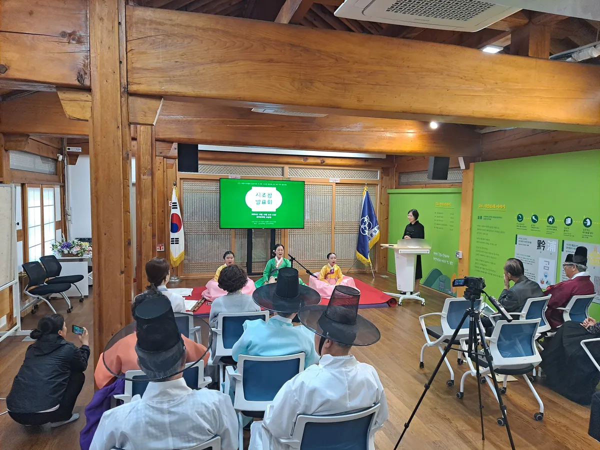 잡가 공연중인 송리결 선생님과 김포국악원 수강생들