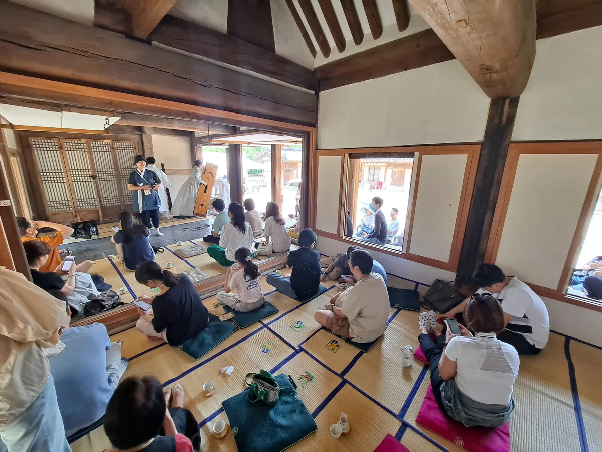 김포국악원 아트빌리지 한옥마을 공연 — 전통 한옥에서 울리는 국악