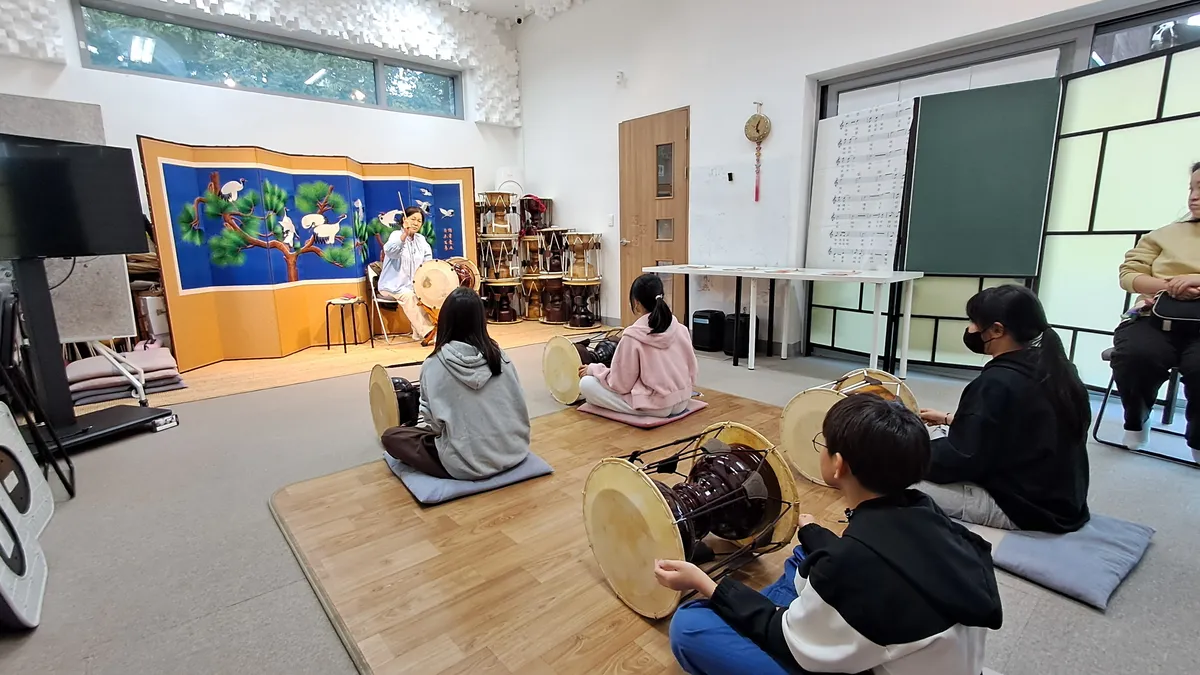 한오백년 수업 — 서도민요의 감정 표현을 연습하는 장면