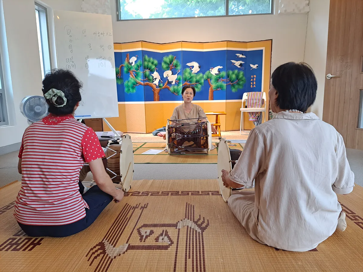 뱃노래의 세계 — 노동요에서 민요로 옮겨진 바다의 소리