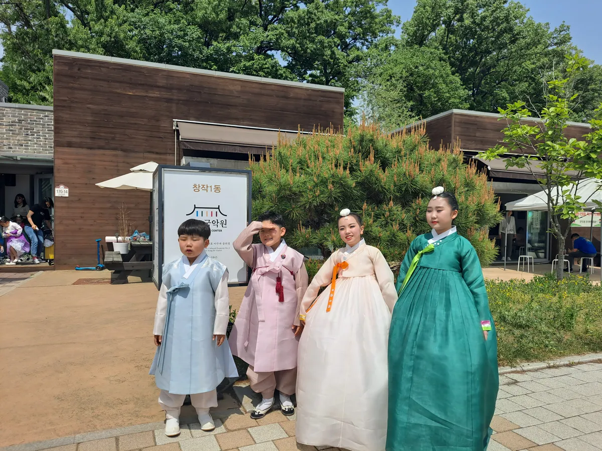 민요 수업 후 — 깊은 호흡과 소리의 해방감으로 편안해진 수강생들