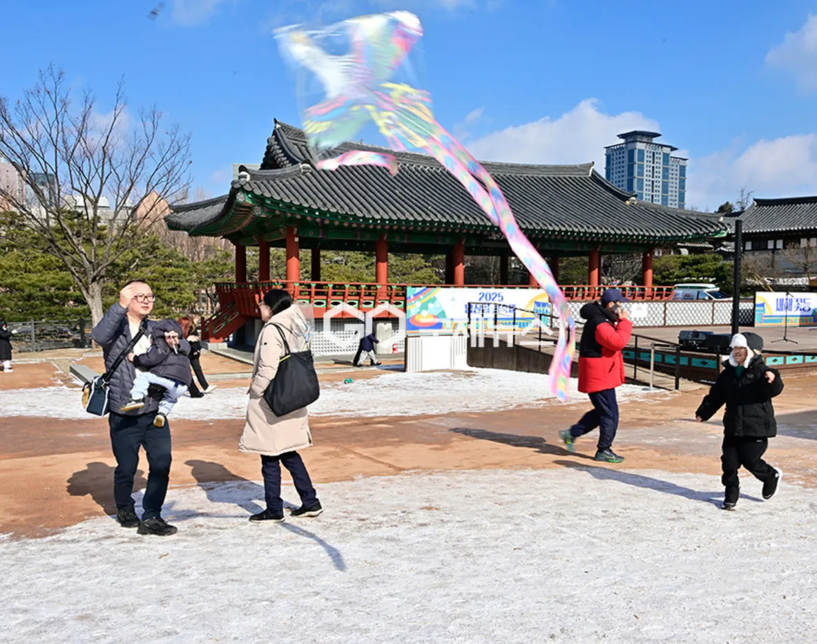 설날 가족 체험 — 한옥마을에서 전통문화를 함께 경험하는 가