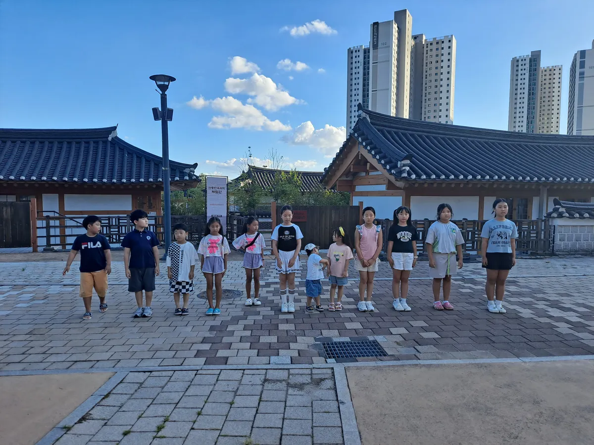 김포국악원 연습실에서 민요 수업이 진행되고 있는 전경
